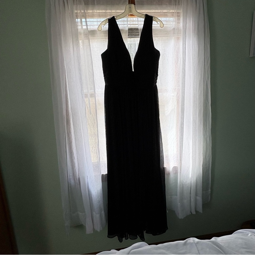 Black V-Neck Sleeveless Prom Dress